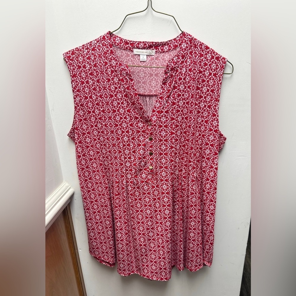 Women’s sleeveless top